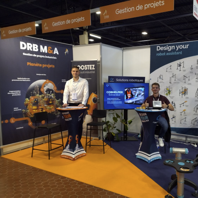 Photo de deux collaborateurs de DRB M&A sur le stand du SEPEM d'Angers